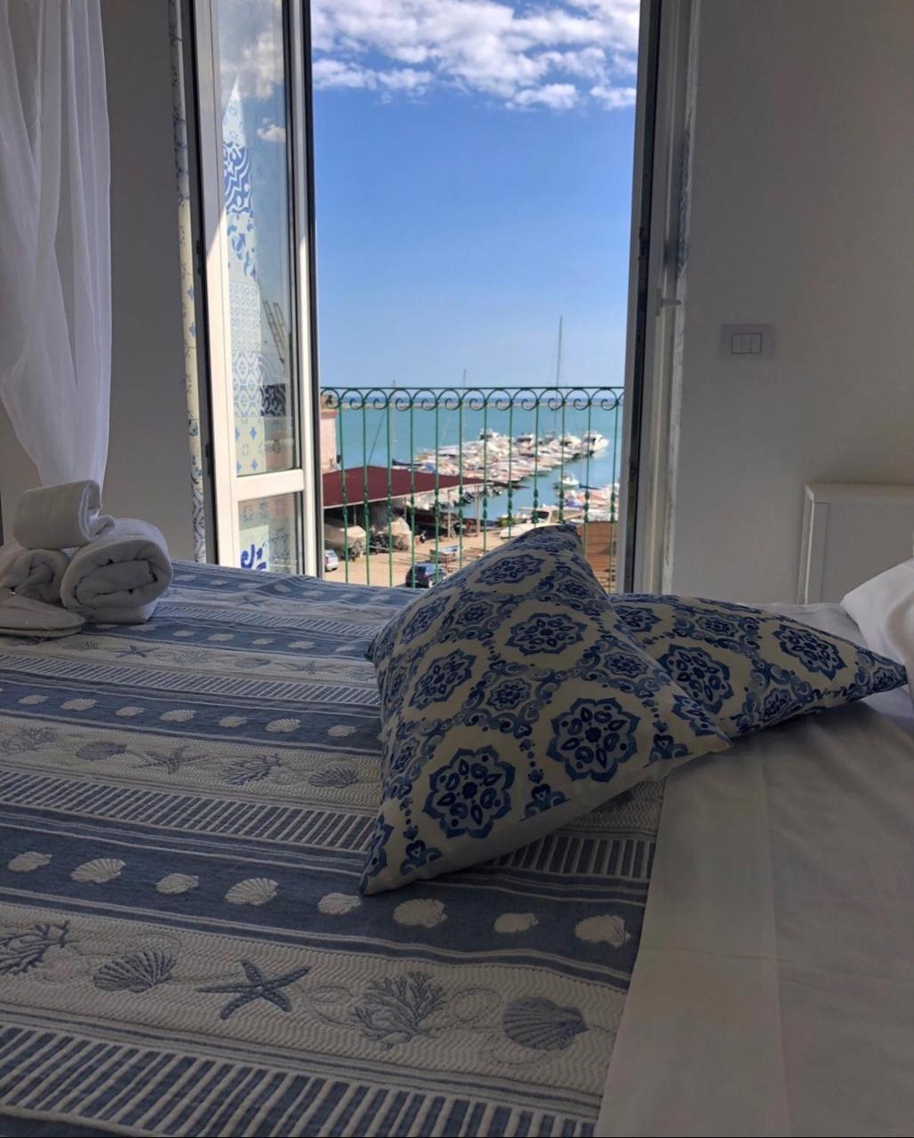 Relais Mareluna - Luxury Apartments Salerno Dış mekan fotoğraf